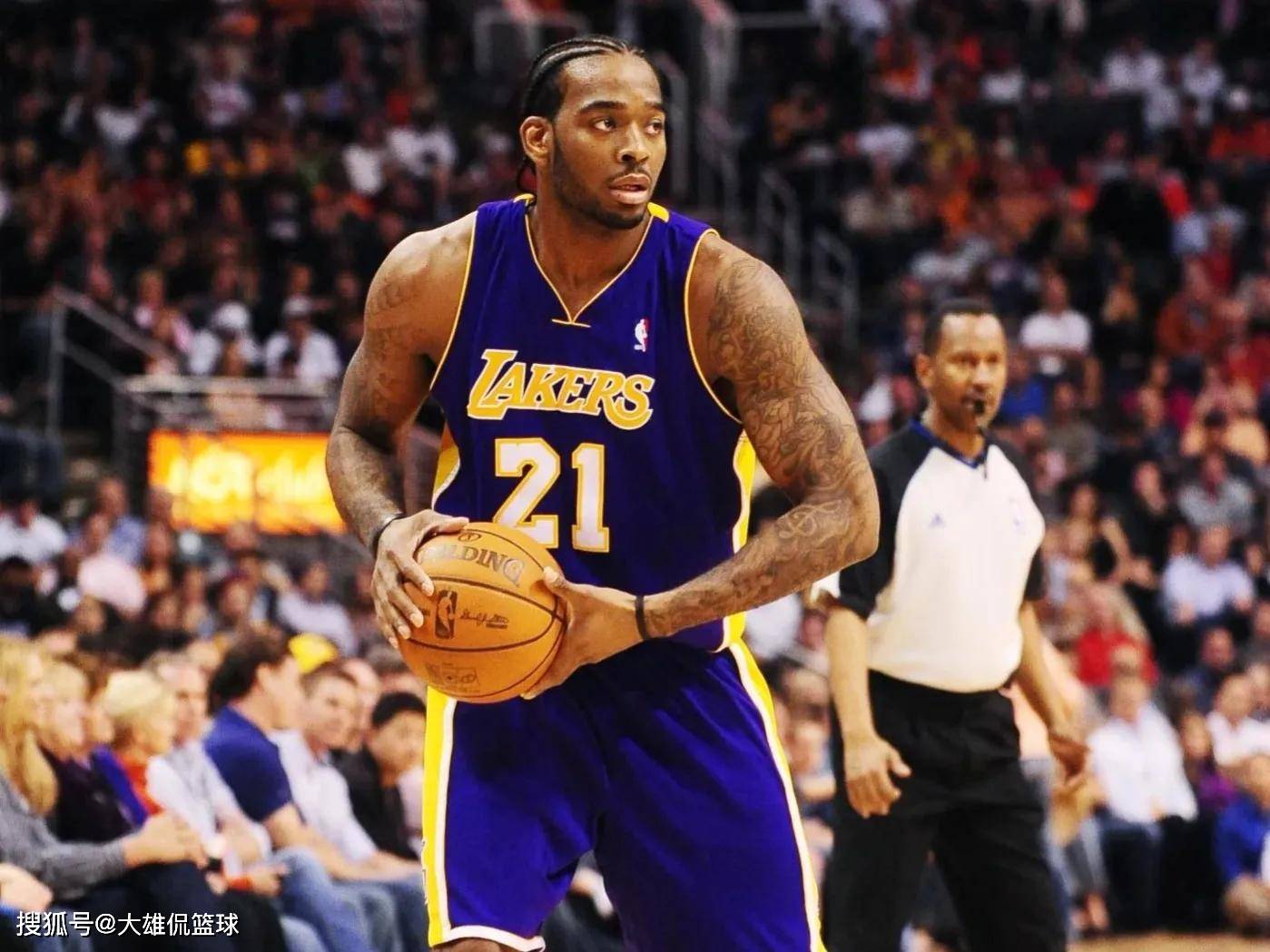 包含Doinb遭遇十二持续失利，湖人教练压力巨大！赛场气氛高涨的词条