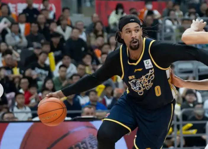  意大利杯倒计时；丹佛掘金加时末段遗憾出局；细节引发关注；话题不断；阵容厚度经受考验